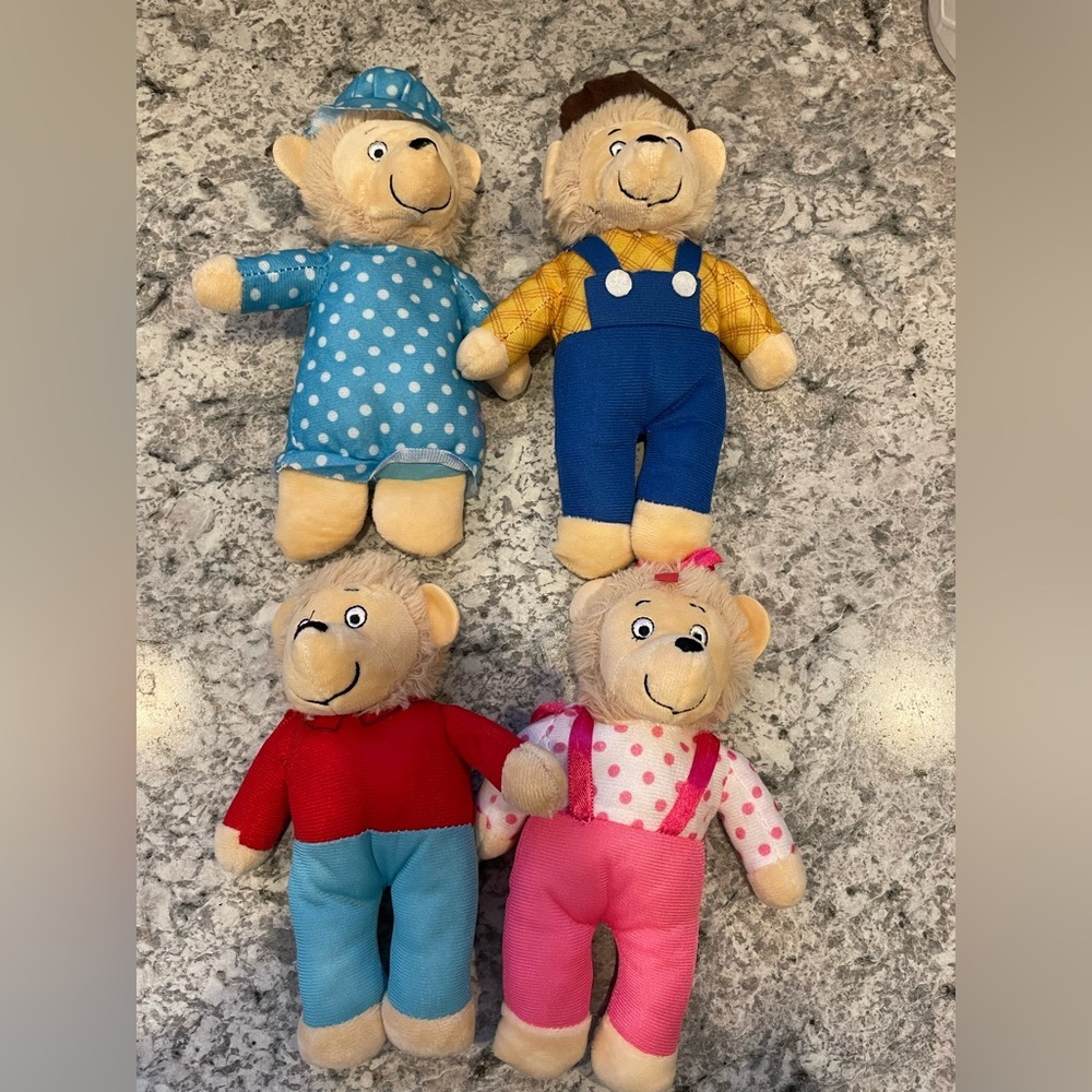 Berenstein Bears Plush Set of Four 8” Family Character Figures
